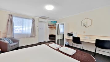 Superior Queen Room | Desk, laptop workspace, iron/ironing board, free WiFi