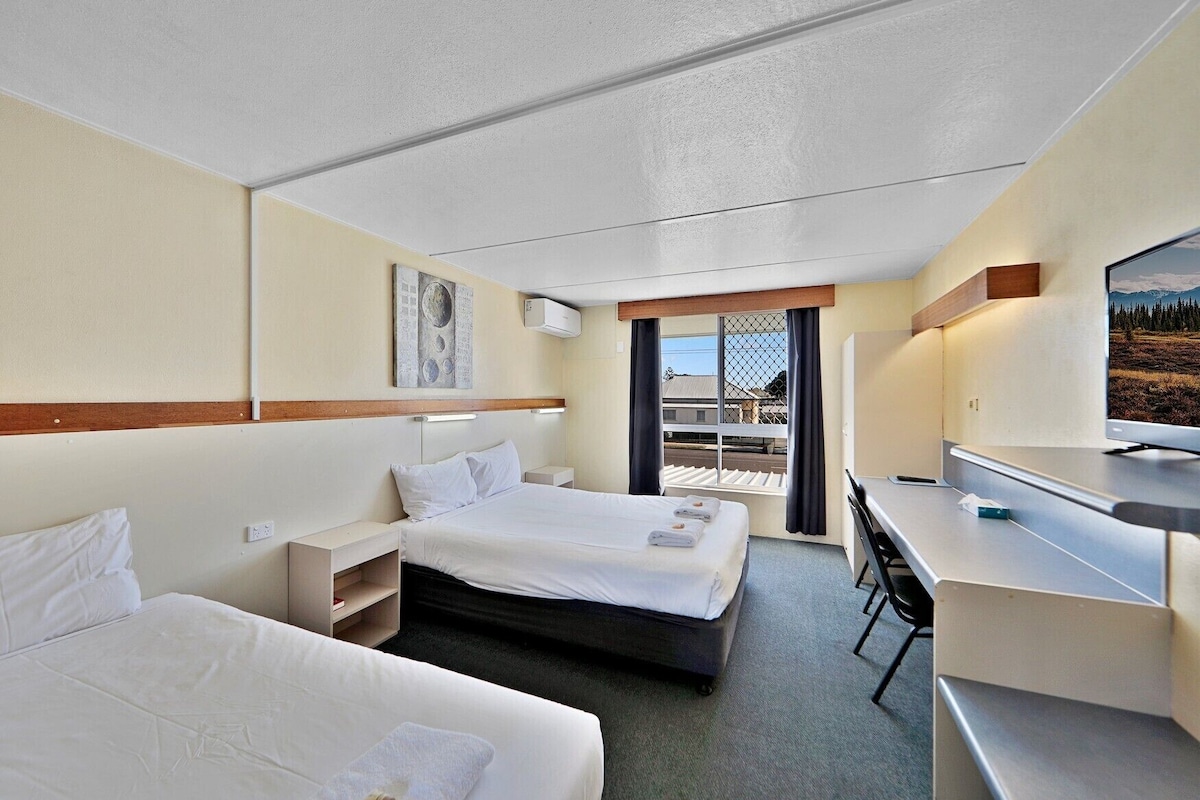 Desk, laptop workspace, iron/ironing board (on request), free WiFi
