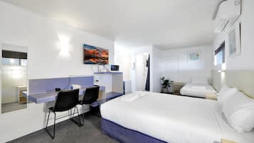 Standard Twin Room | Desk, laptop workspace, iron/ironing board, free WiFi