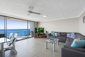 3 Bedroom Penthouse Ocean View Apartment | Living area