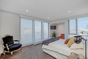 3 Bedroom Superior Ocean View Apartment - Carool Apartments (Coolangatta)