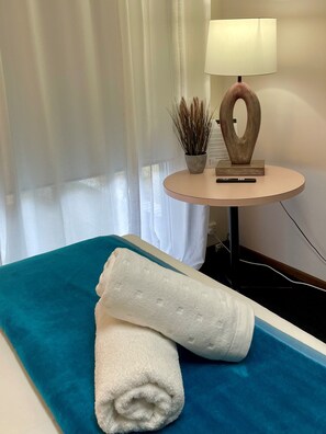 Family Apartment, Non Smoking | Desk, laptop workspace, soundproofing, free WiFi - City Heart Motel (Warrnambool)