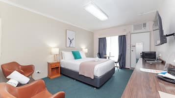 Desk, laptop workspace, soundproofing, free WiFi