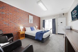 Standard Room | Desk, laptop workspace, soundproofing, free WiFi - City Heart Motel (Warrnambool)
