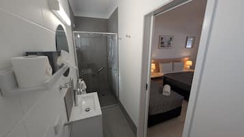 Deluxe kamer, balkon (Deluxe Twin - 2 Beds) | 1 slaapkamer, individueel gedecoreerd, individueel gemeubileerd