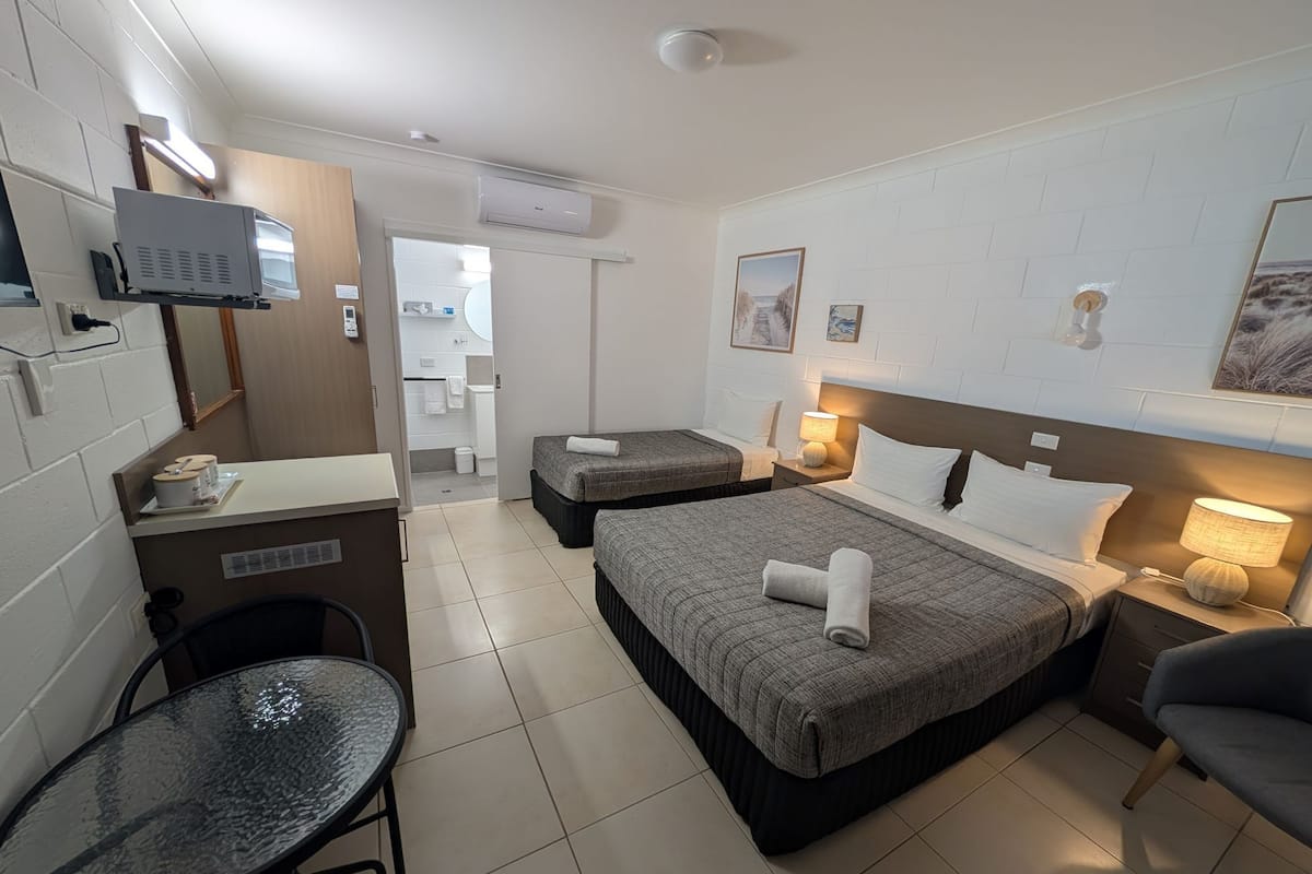 Deluxe Room (Deluxe Twin - Two Beds)
