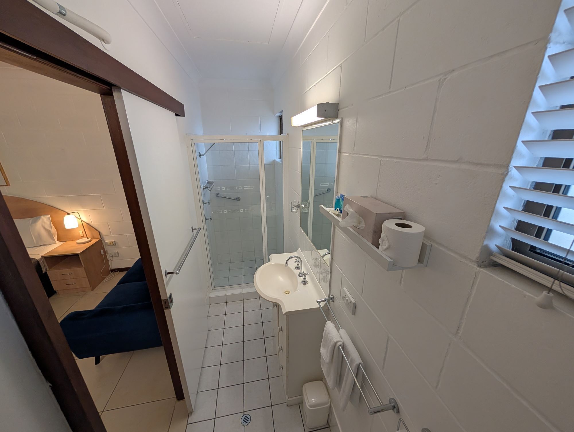 Deluxe Double Room | Bathroom | Shower, hair dryer, towels, soap
