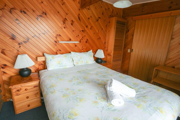 1 bedroom, Egyptian cotton sheets, premium bedding, pillow-top beds