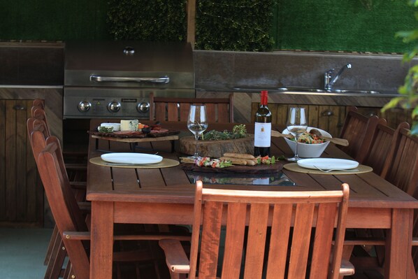 Exterior - Lazy Acre Log Cabins (Lakes Entrance)