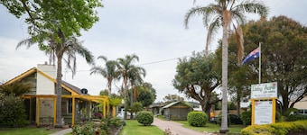 Lazy Acre Log Cabins