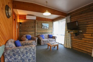 28-inch Smart TV with cable channels - Lazy Acre Log Cabins (Lakes Entrance)