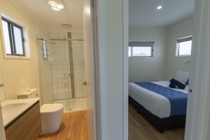 Superior Cabin | Free WiFi - Gum Tree Caravan Park (Port Fairy)