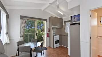 Cabin, 2 Bedrooms, Deluxe (No Pet) | In-room dining