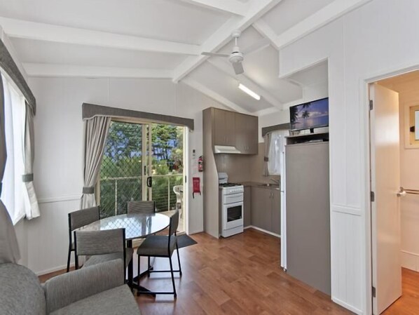 Cabin, 2 Bedrooms, Deluxe (No Pet) | In-room dining - Gum Tree Caravan Park (Port Fairy)