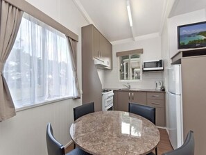 Cabin, 2 Bedrooms, Ensuite (Standard) | Private kitchen | Microwave, oven, stovetop, coffee/tea maker - Gum Tree Caravan Park (Port Fairy)