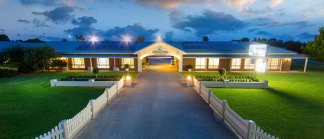 Façade de l’hébergement - soirée/nuit