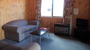 Cottage, 2 Bedrooms, Kitchen | Living area | Flat-screen TV - Bicheno East Coast Holiday Park (Bicheno)