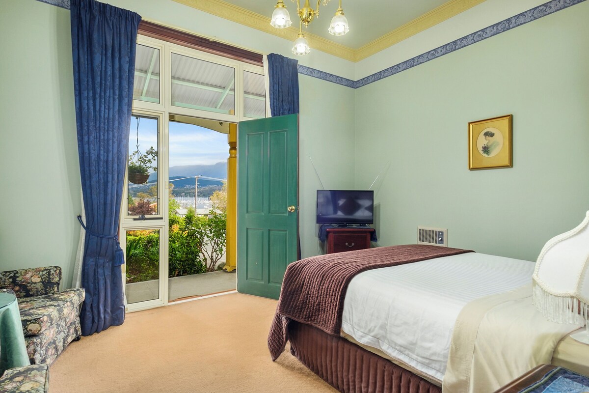 Ethel Pearce Deluxe Room
