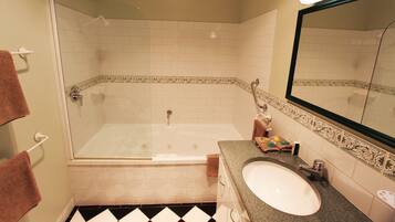 Arthur Pearce Spa Room | Bathroom