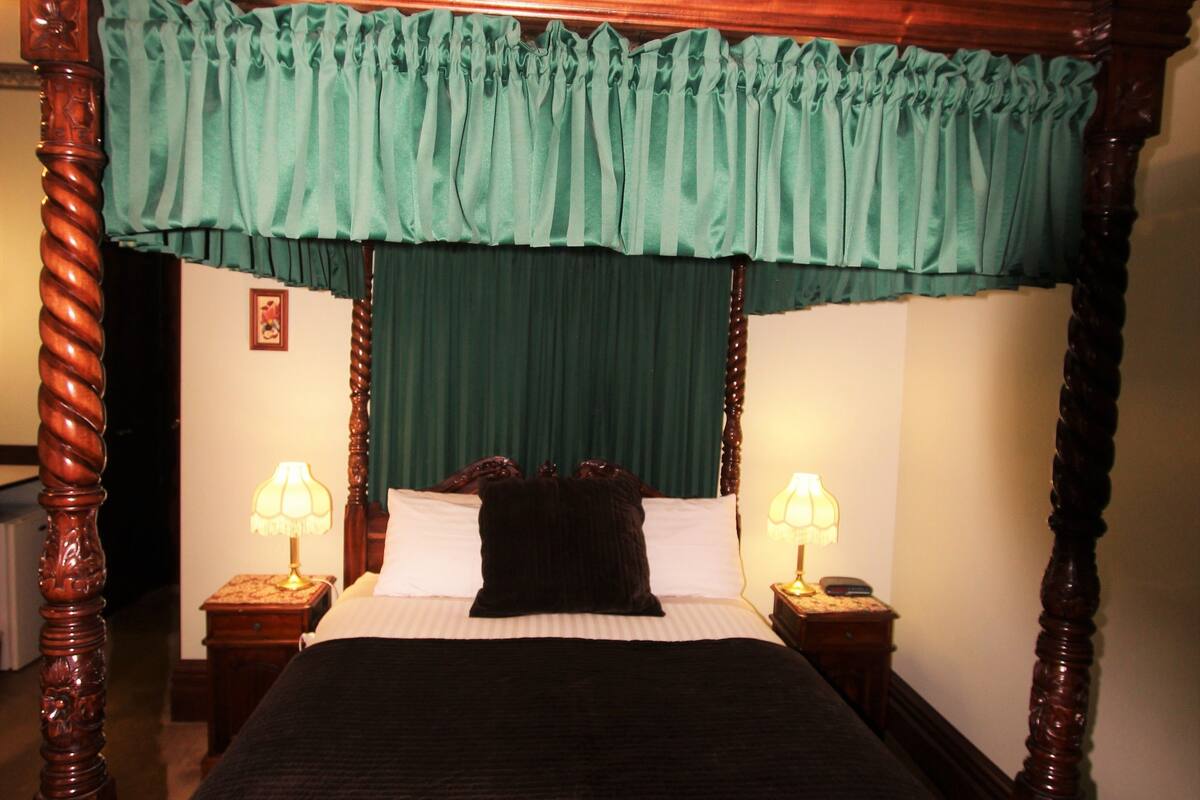 Standardzimmer, Nichtraucher, Whirlpool (Arthur Pearce Spa Suite) | Hochwertige Bettwaren, Bügeleisen/Bügelbrett, kostenloses WLAN