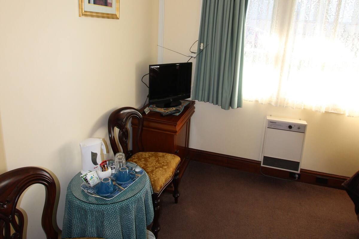 Standardzimmer | Hochwertige Bettwaren, Bügeleisen/Bügelbrett, kostenloses WLAN