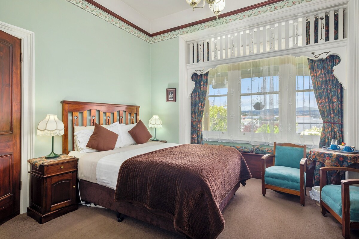 Mabel Pearce River View Room