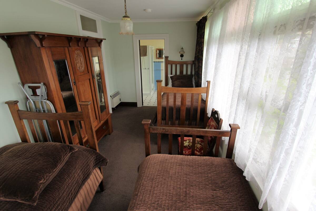 Familienzimmer, Nichtraucher (John Pearce Family Room) | Hochwertige Bettwaren, Bügeleisen/Bügelbrett, kostenloses WLAN