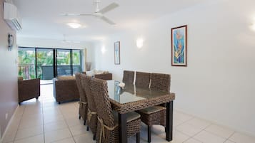 Standard Apartment, 2 Bedrooms, 2 Bathrooms | In-room dining