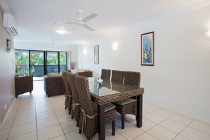 Standard Apartment, 2 Bedrooms, 2 Bathrooms | In-room dining - Seaforth Apartments (Trinity Beach)