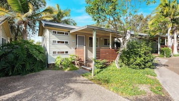 Standard 1 Bedroom Cabin | Terrace/patio