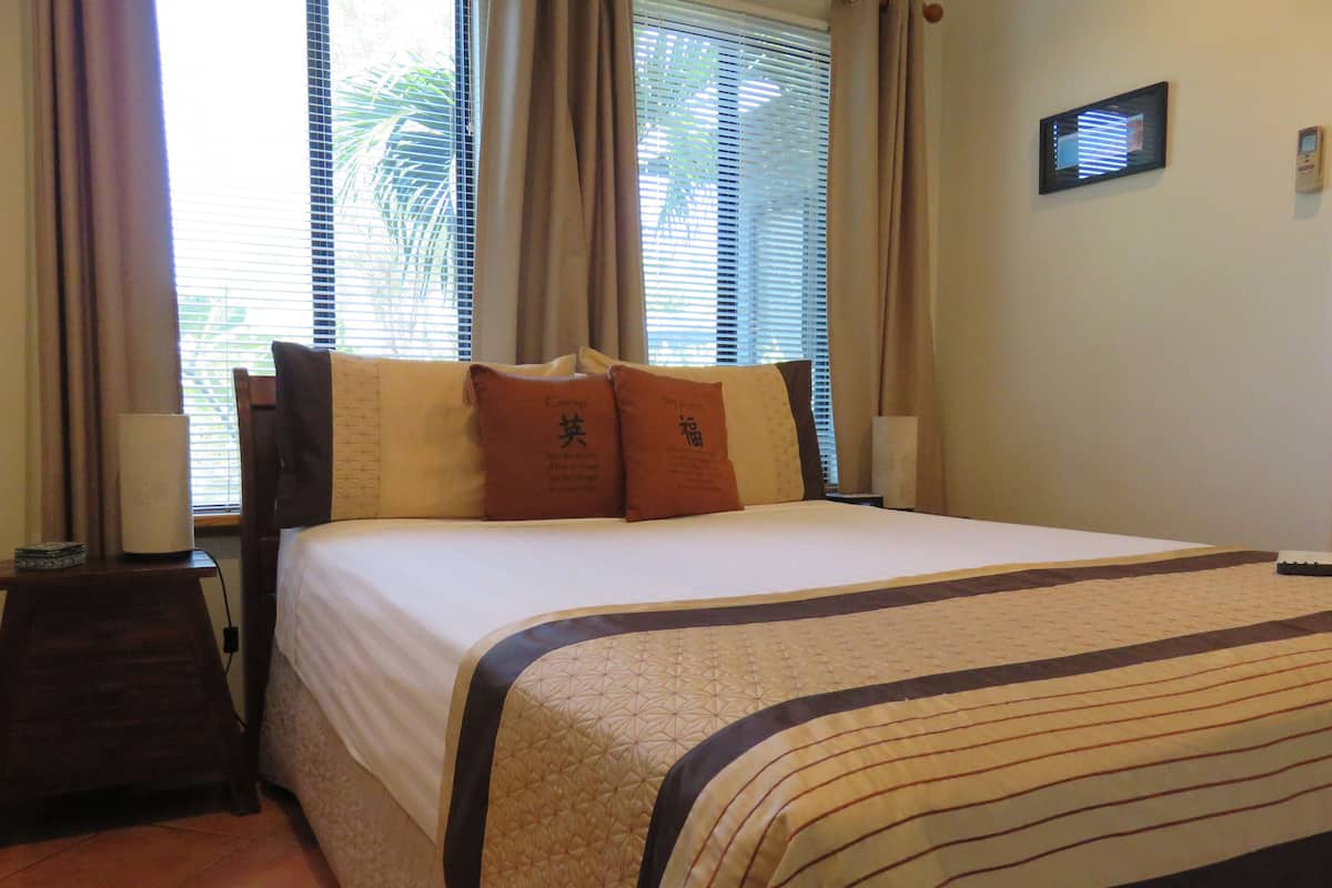 Standard Room, Non Smoking, Kitchen (Queen Standard) | 1 bedroom, Egyptian cotton sheets, premium bedding