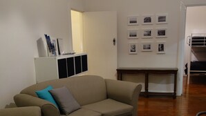 Flat-screen TV, fireplace, DVD player - Morella Farm Stay (Cape Jervis)
