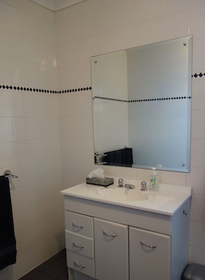 Bathroom - Morella Farm Stay (Cape Jervis)