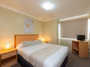 Premium bedding, blackout curtains, soundproofing, iron/ironing board - Villa Nova (South Toowoomba)