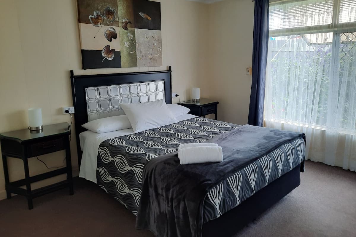 Suite estándar, 1 habitación, para no fumadores (Queen Suite) | Camas con pillow-top, escritorio, cortinas blackout y insonorización
