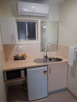 Twin Room | Pillowtop beds, desk, blackout drapes, soundproofing