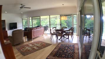 Suite Standar, 1 kamar tidur, kamar mandi umum (GOLD COAST B & B RETREAT) | 1 kamar tidur, seprai katun Mesir, dan seprai premium