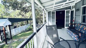 1 bedroom, Egyptian cotton sheets, premium bedding