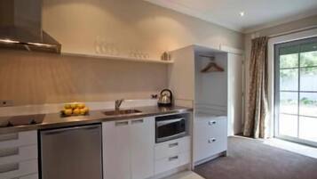 Full-size fridge, microwave, coffee/tea maker
