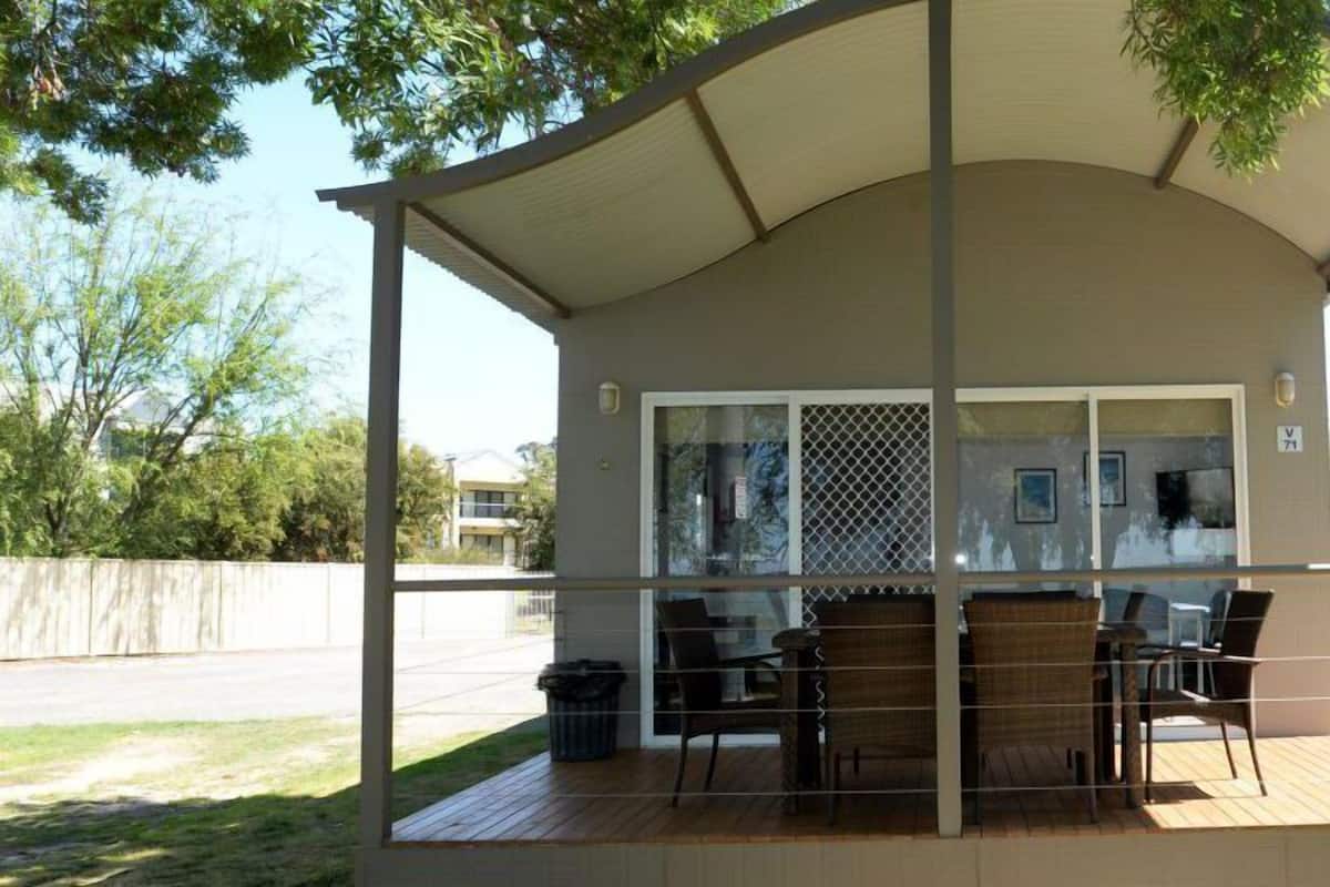 3 Bedroom Waterfront Villa - 8 Berth