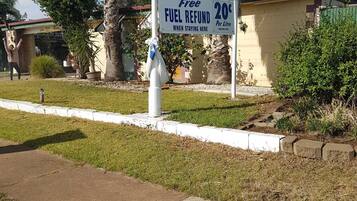 A fuel refund sign offering 20 cents per litre when staying at the location.