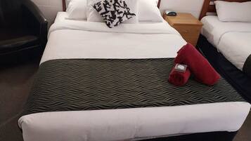 Habitació estàndard (Twin) | Planxa i posts de planxar, wifi gratuïta i roba de llit