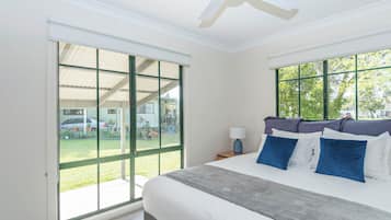Barlings House | Iron/ironing board, free cribs/infant beds, bed sheets