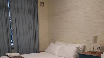 Ferros/tábuas de passar roupa, Wi-Fi de cortesia, roupa de cama