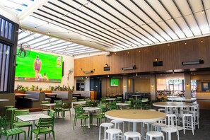 Ruokailu omassa huoneessa