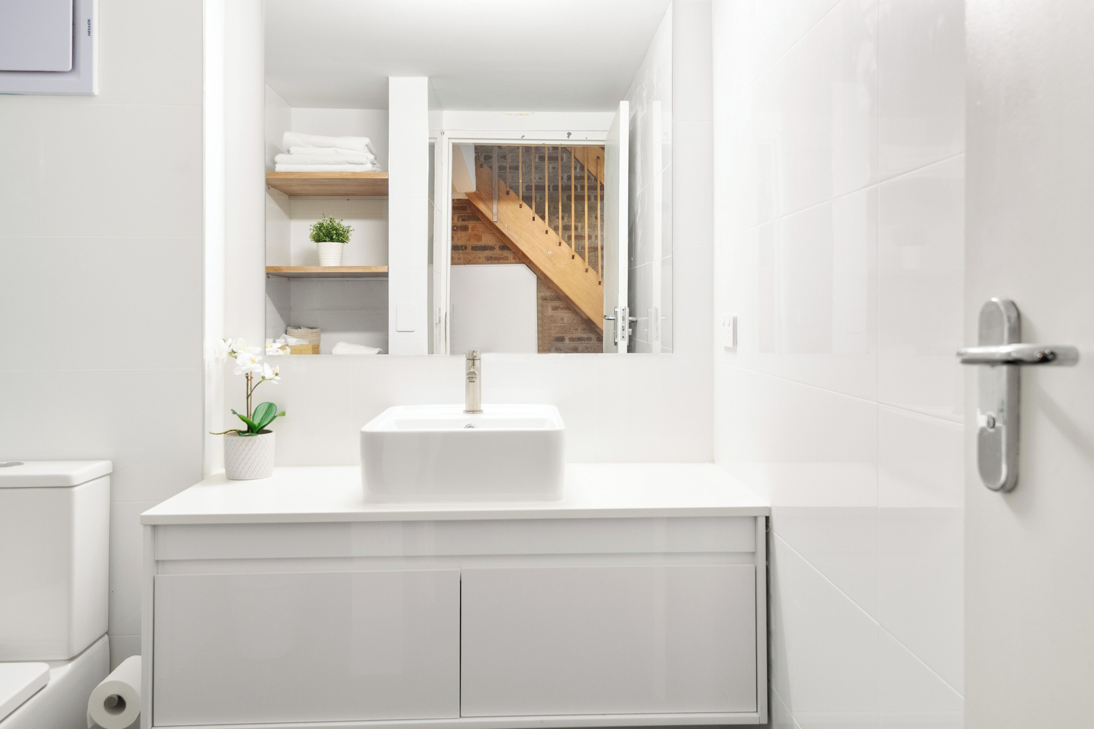 Deluxe Loft | Minibar, desk, blackout curtains, iron/ironing board
