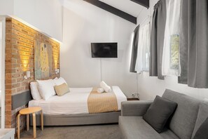 Loft Deluxe | Minibar, escritorio, cortinas blackout y tabla de planchar con plancha