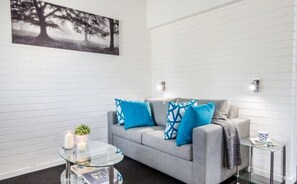 Superior Apartment, Lake View | Living area