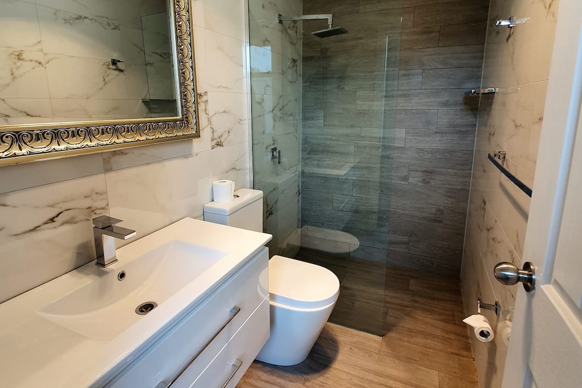 queen room 16 top floor (stair access only) | bathroom | shower, hair dryer, towels