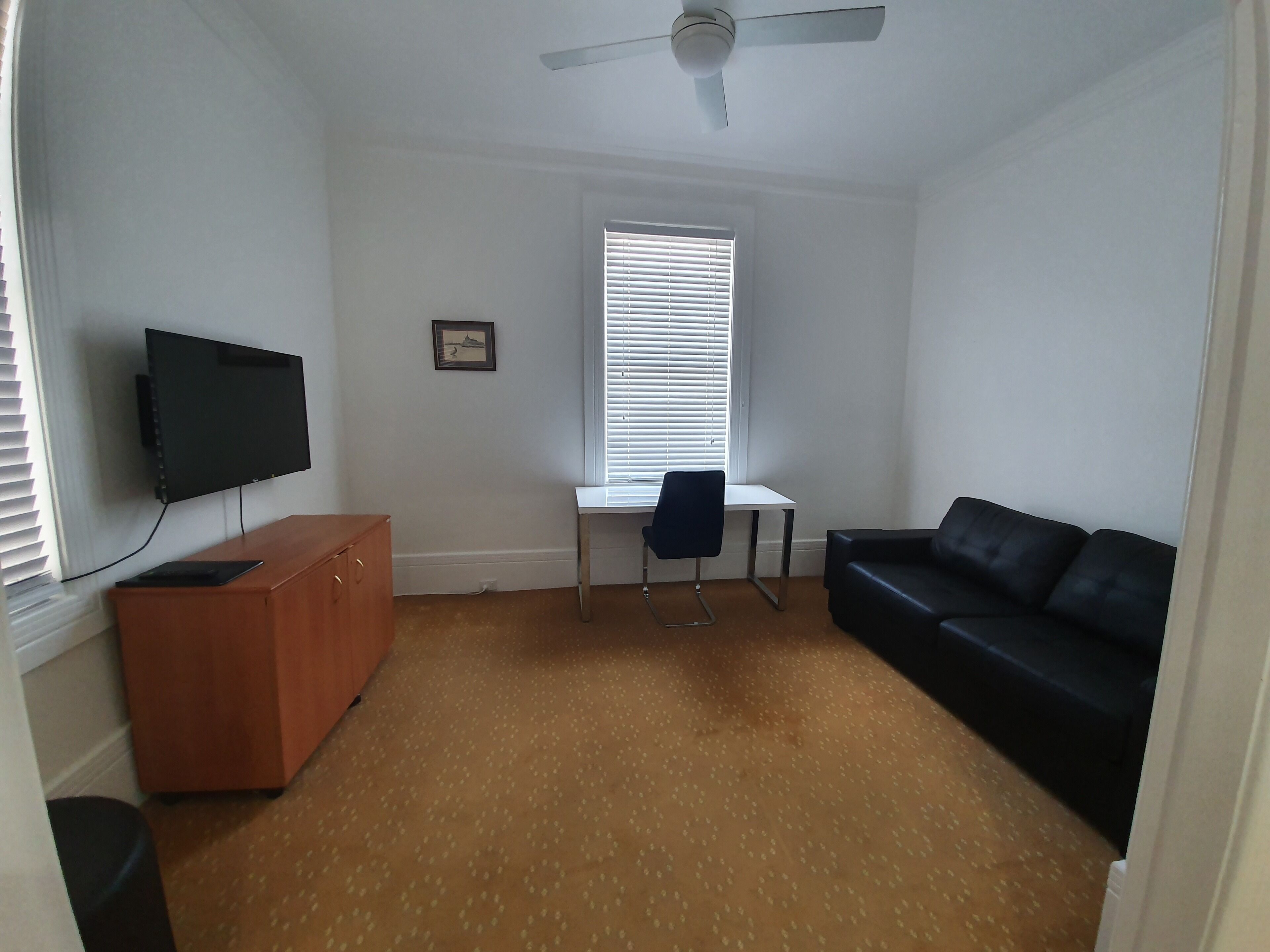 room 19 top floor apartment | iron/ironing board, free wifi, bed sheets